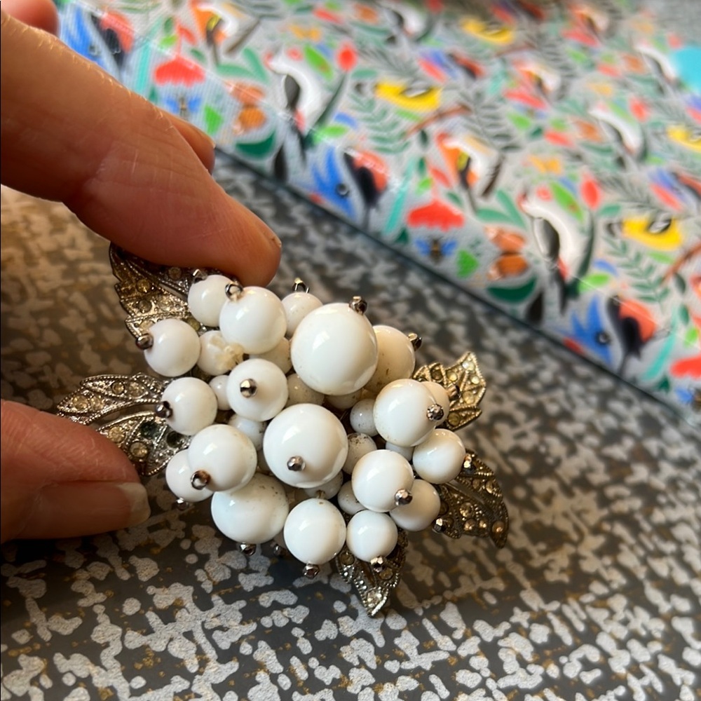 Mariam Haskell (?) white glass and studded unsigned bracelet and brooch - Picture 6 of 16